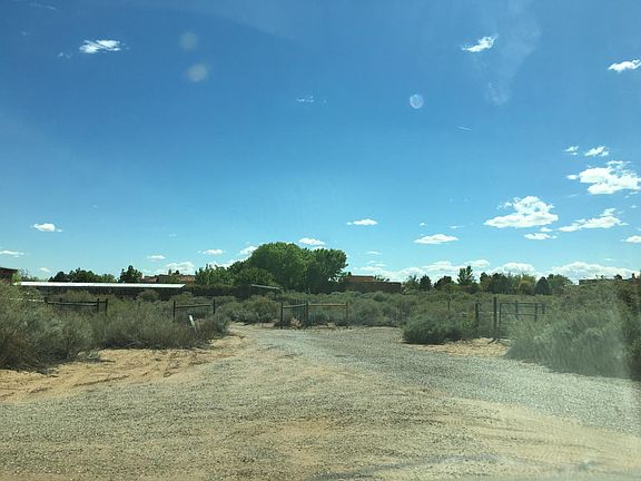 entrance to house driveway