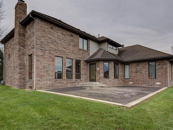 2nd image of 803 W Blackberry Ln