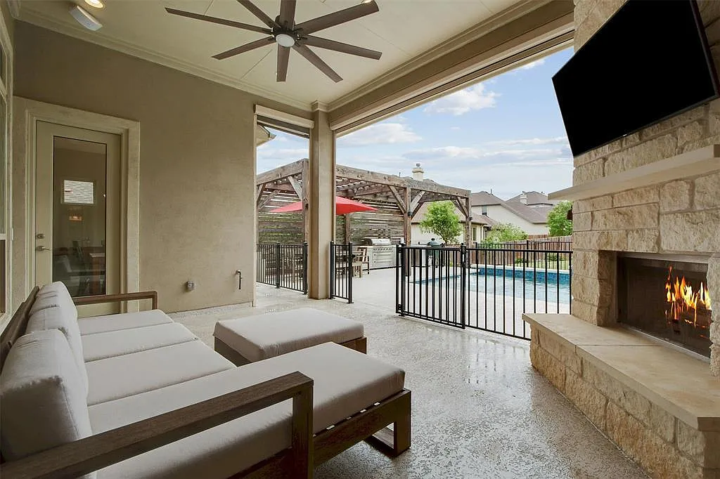 5 bed, 4.0 bath, 4127 sqft, $7,450 — Photo 2