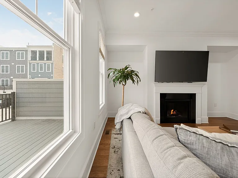 333 SE Eheart St — Photo 26