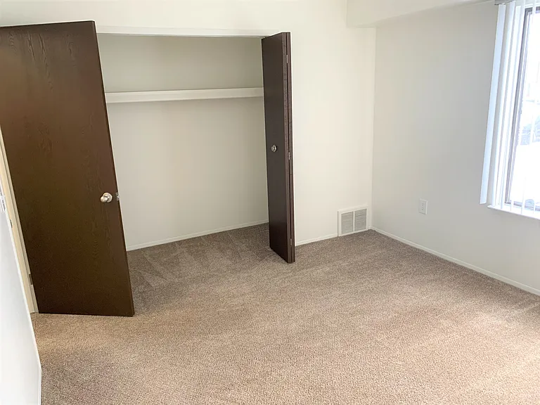 Windsor Place Apartments — Photo 51