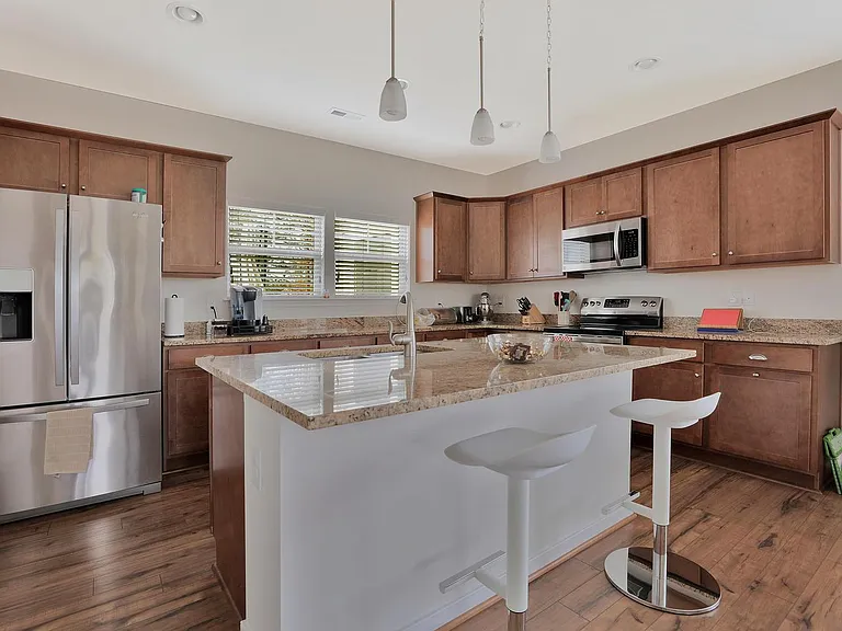 7520 Vinca Ct — Photo 2