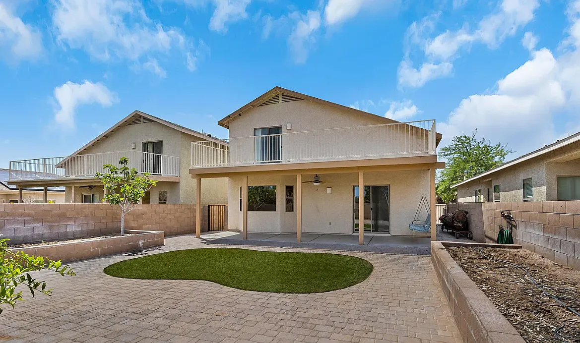 3 bed, 2.5 bath, 1543 sqft, $2,100 — Photo 2