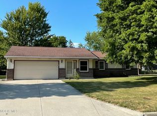 419 Lawndale Dr, Bryan, OH 43506