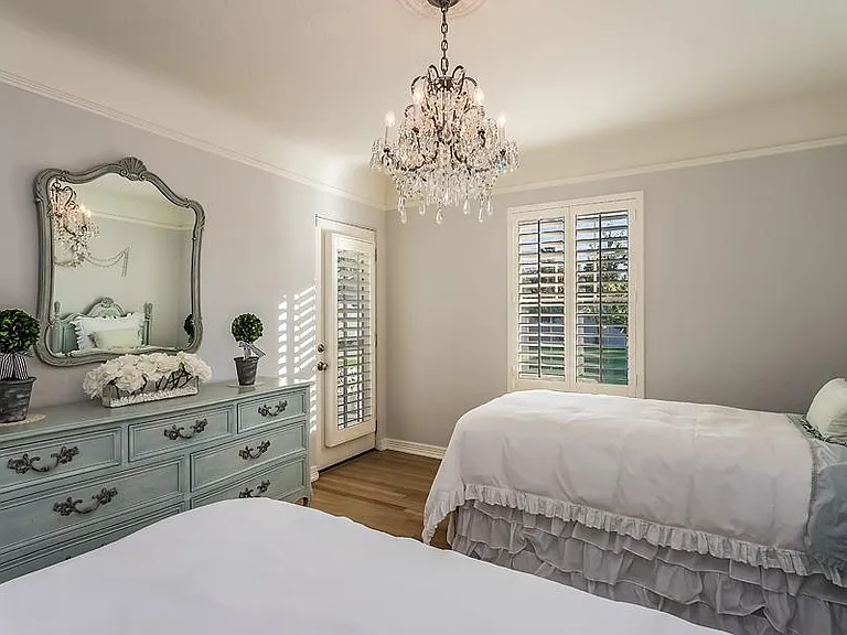 513 W Granada Rd — Photo 19