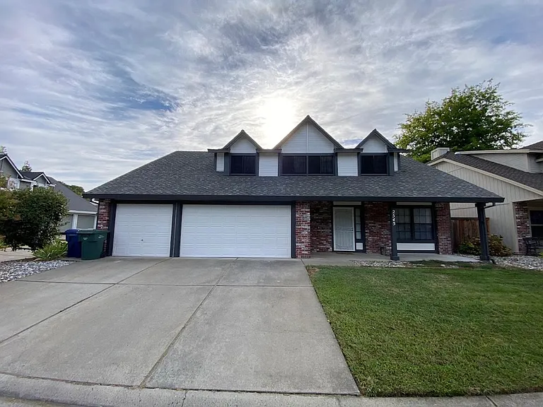 2545 Winsford Ln — Photo 1