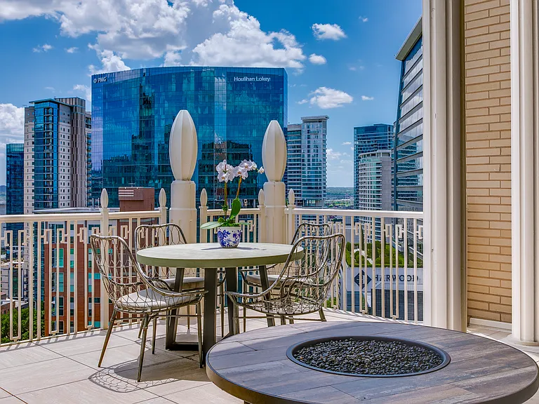 2555 N Pearl St #1402 — Photo 36