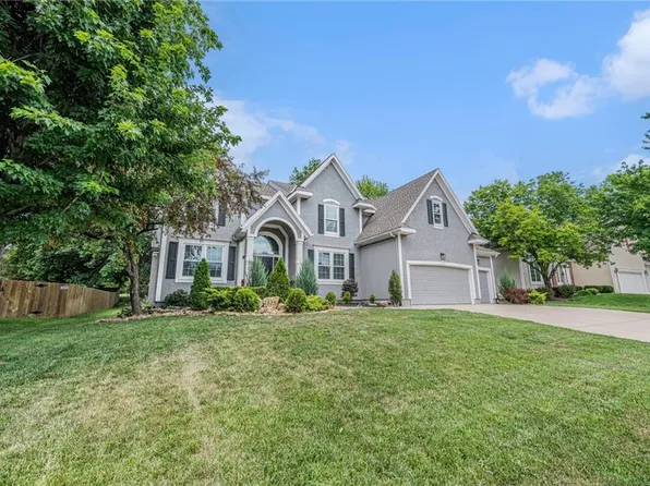 7325 Oakview St, Shawnee, KS 66216