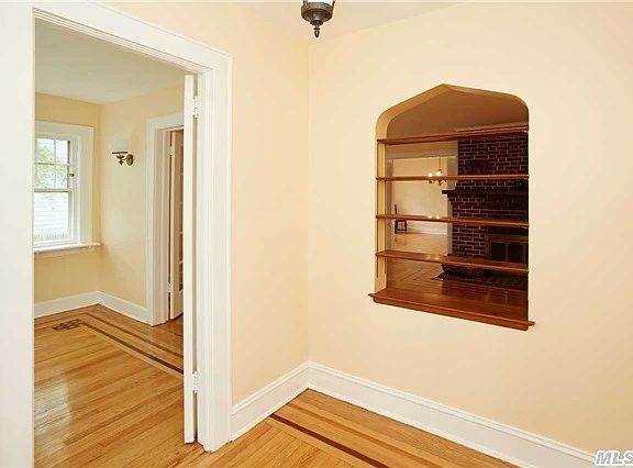 4th image of 100 Hendrickson Ave