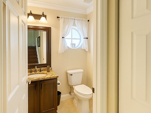 First level | Half bathroom