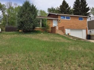 409 12th Ave NE, Minot, ND 58703