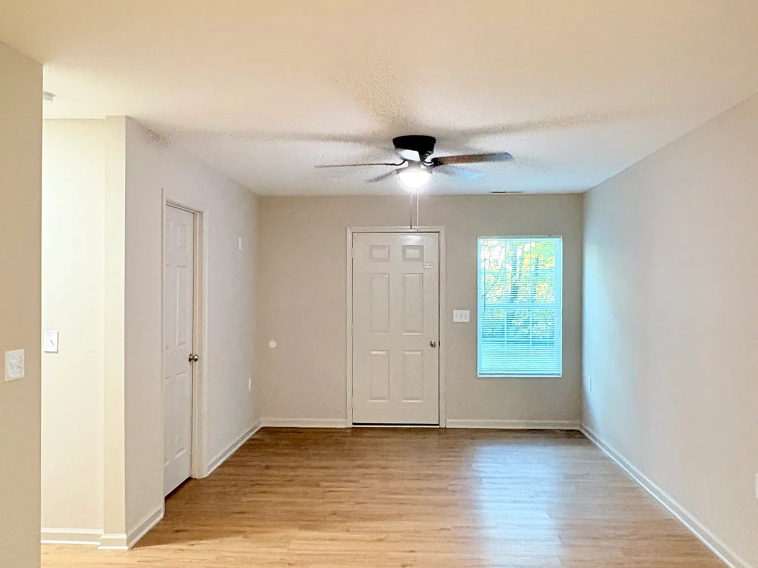3 bed, $995 — Photo 2