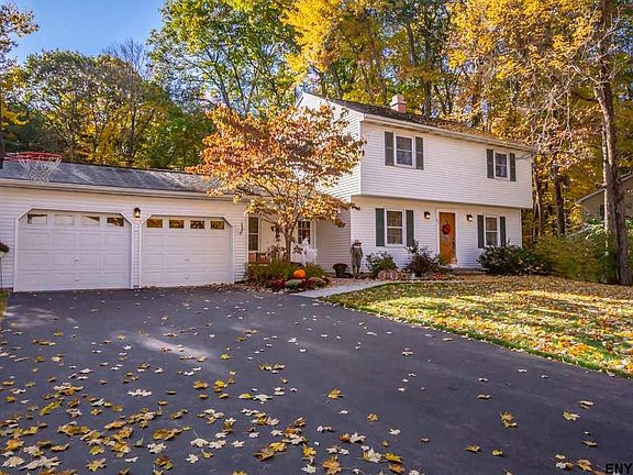 3rd image of 27 Barkwood Ln