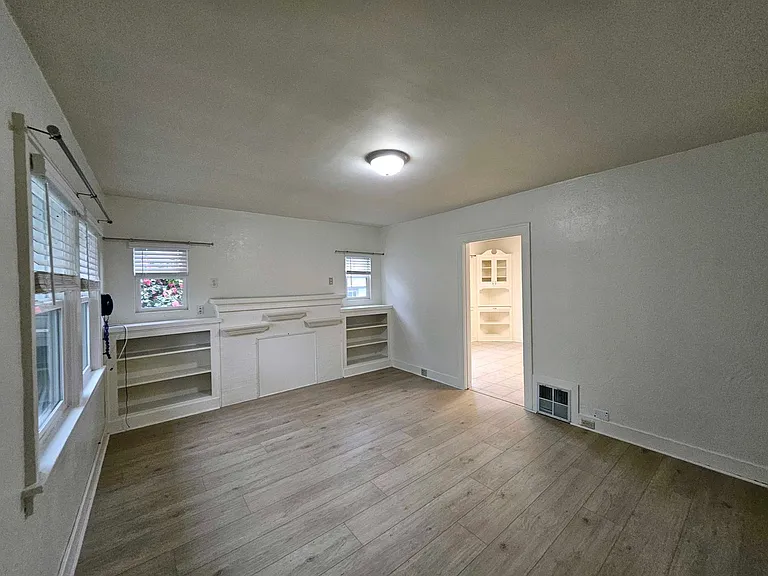 11380 Greenburg Apartments — Photo 12