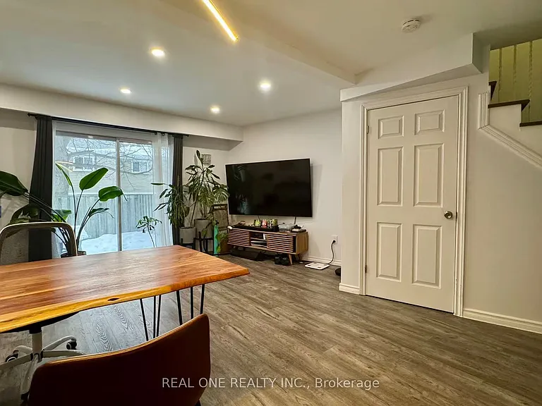 400 Mississauga Valley Blvd #124 — Photo 4