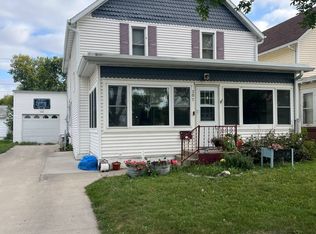 307 7th St NE, Devils Lake, ND 58301