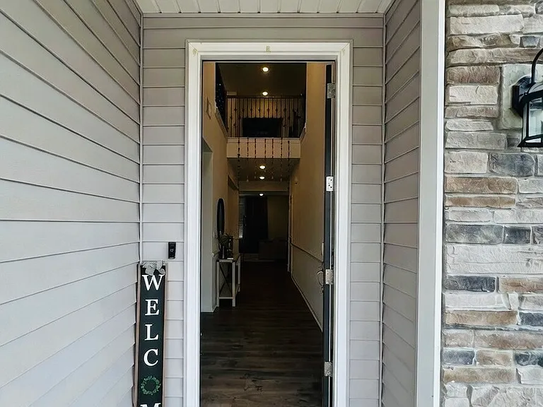 2521 Macy Grove Ln — Photo 3