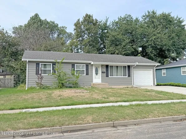 2108 Saint Benedict Dr, Bismarck, ND 58501