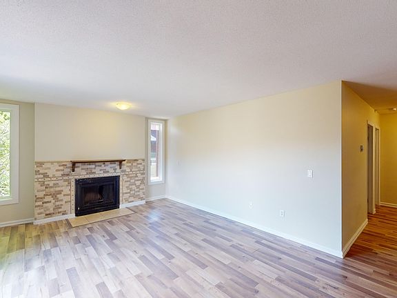 3rd image of 333 Garry Cres NE #102