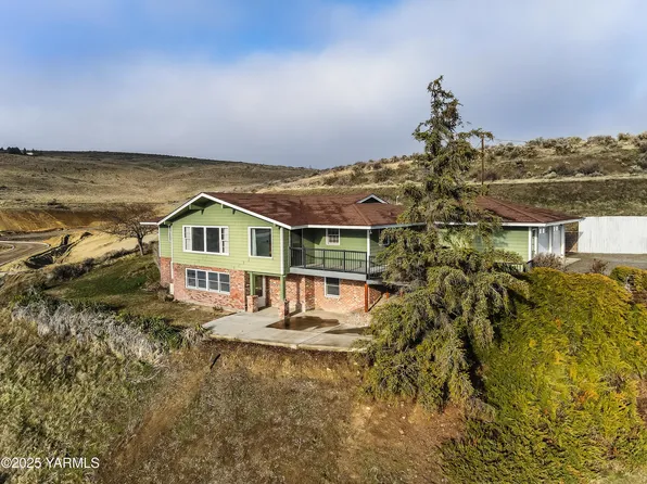 308 N 88th Ave, Yakima, WA 98908