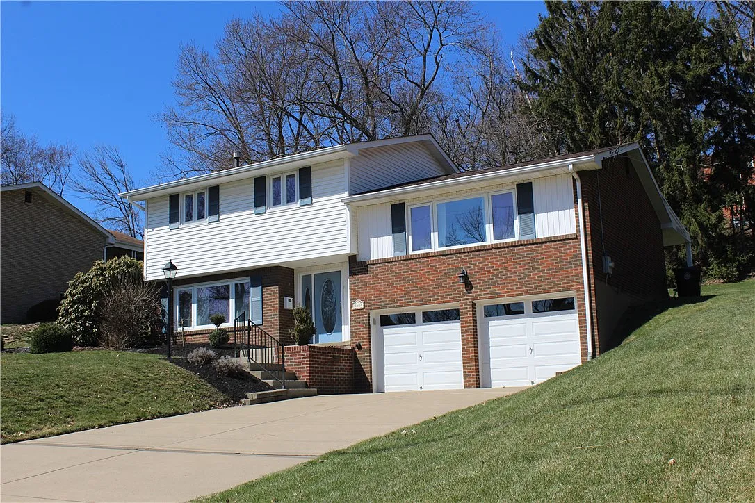2468 Driftwood Dr photo 1