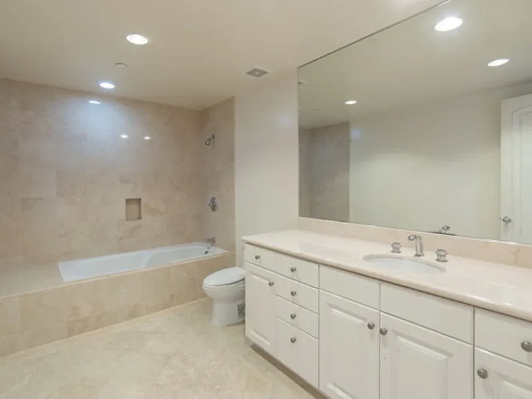14445 Mulholland Dr — Photo 23