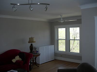 2nd image of 711 W Montrose Ave #1E