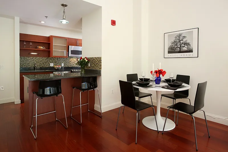 17 Otis St — Photo 3