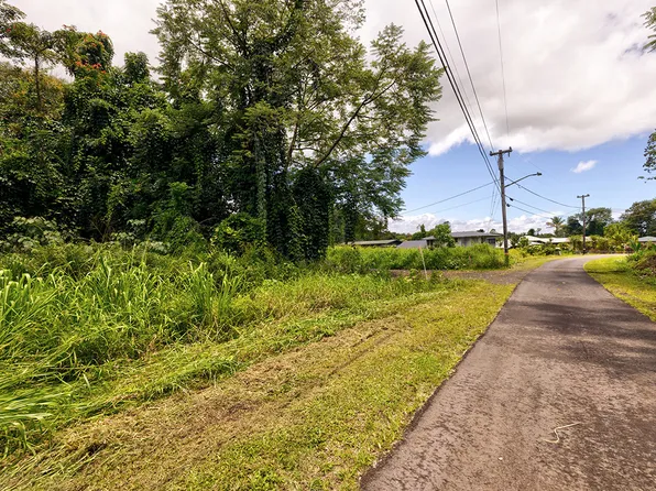 114 Hale Manu Dr, Hilo, HI 96720