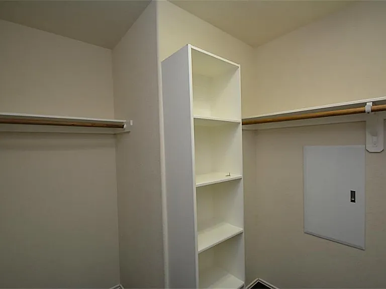 6490 Calgary Woods Ln — Photo 25