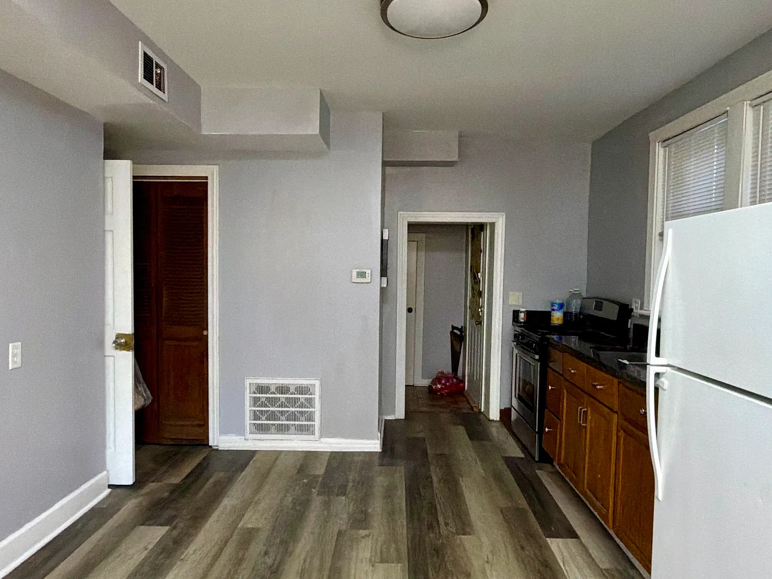 3 bed, 856 sqft, $1,400 — Photo 3