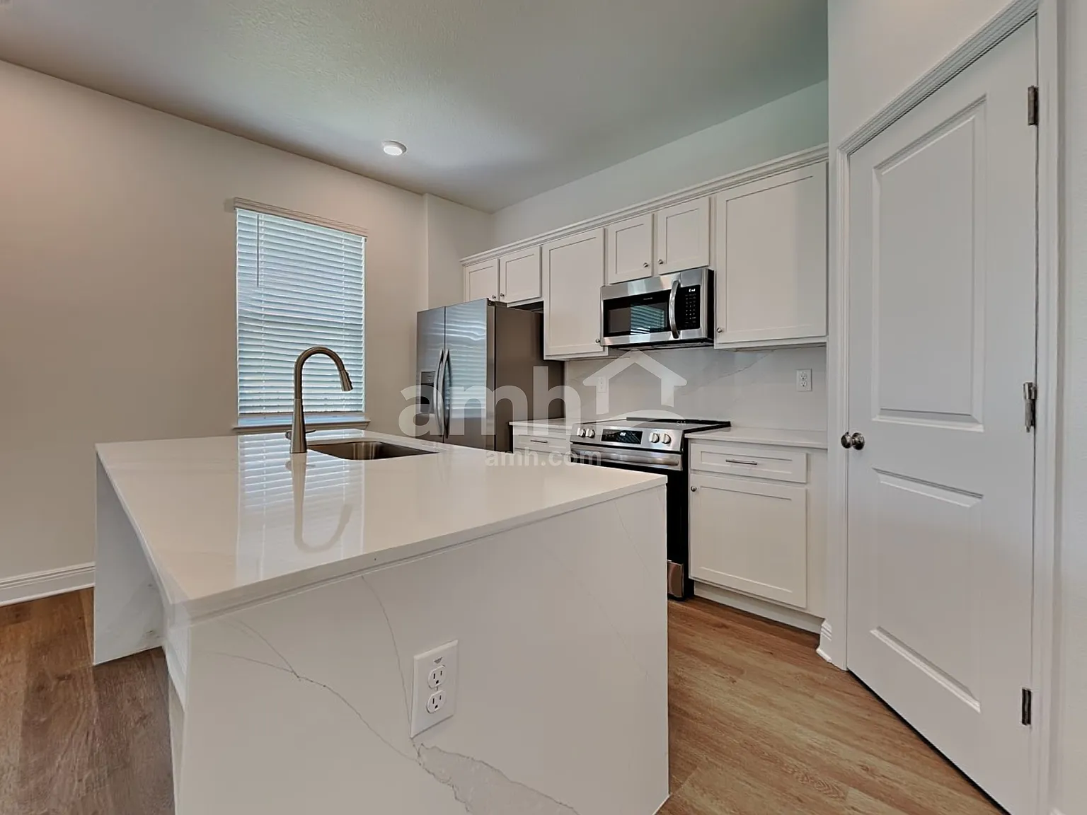 3 bed, 2.5 bath, 1685 sqft, $2,530 — Photo 3