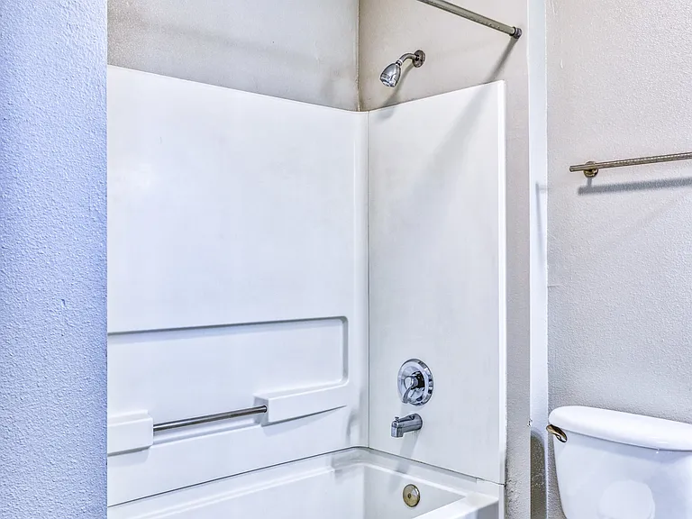 Selkirk Apartments — Photo 21
