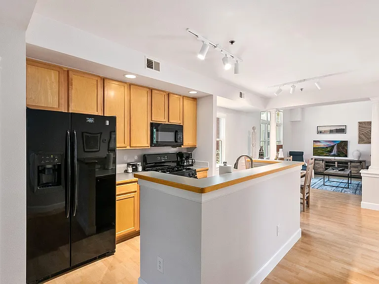 405 Mason Ct — Photo 3