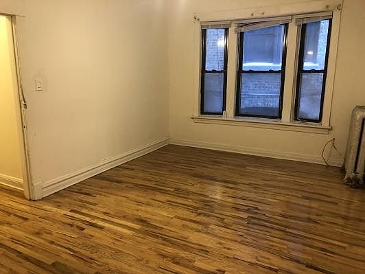 2nd image of 4010 N Kenmore Ave APT B11