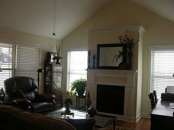 5th image of 412 Tobiano Dr