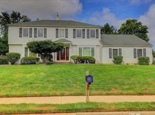 4 Fowler Ct, Red Bank, NJ 07701