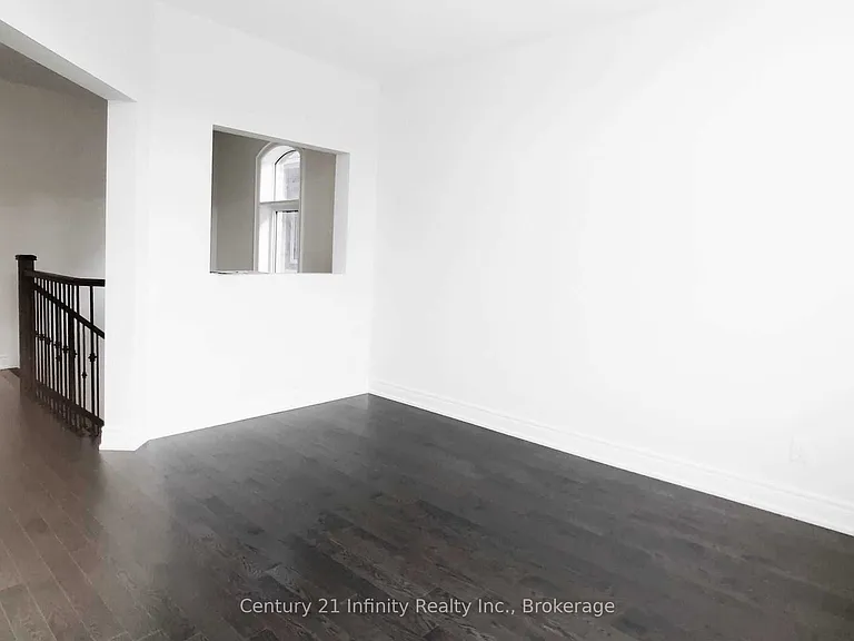 9 Saint Ives Cres — Photo 16
