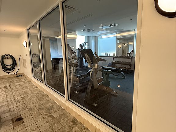 4th image of 238 Besserer St