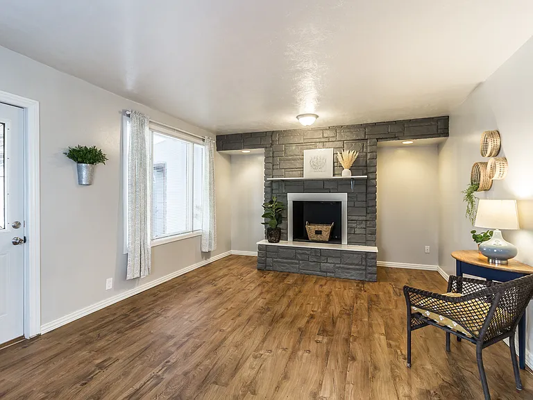 1324 W Sioux St — Photo 3