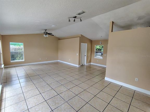 4th image of 902 N Thacker Ave