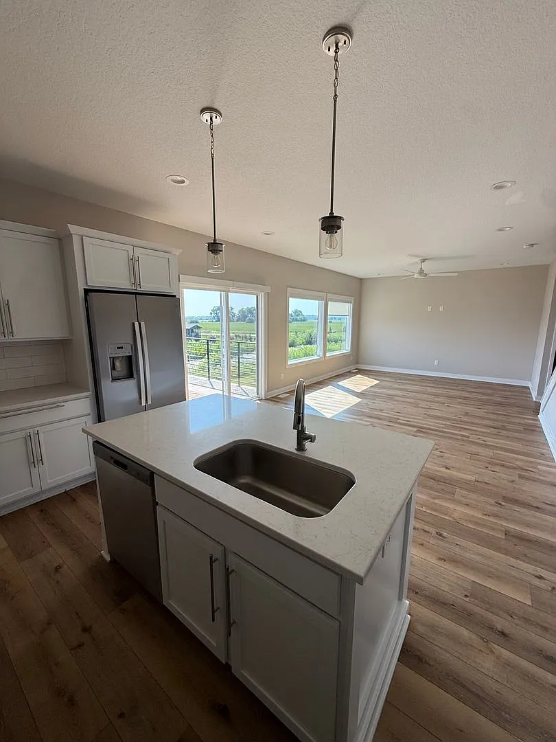 Luxury Newer Construction Home! Perfect Location! — Photo 4