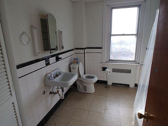 5th image of 2251 S 24th St #2