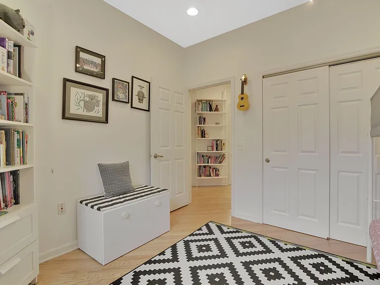 1300 Grand St #417 — Photo 25