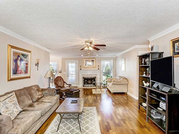 3rd image of 325 Walker Ln