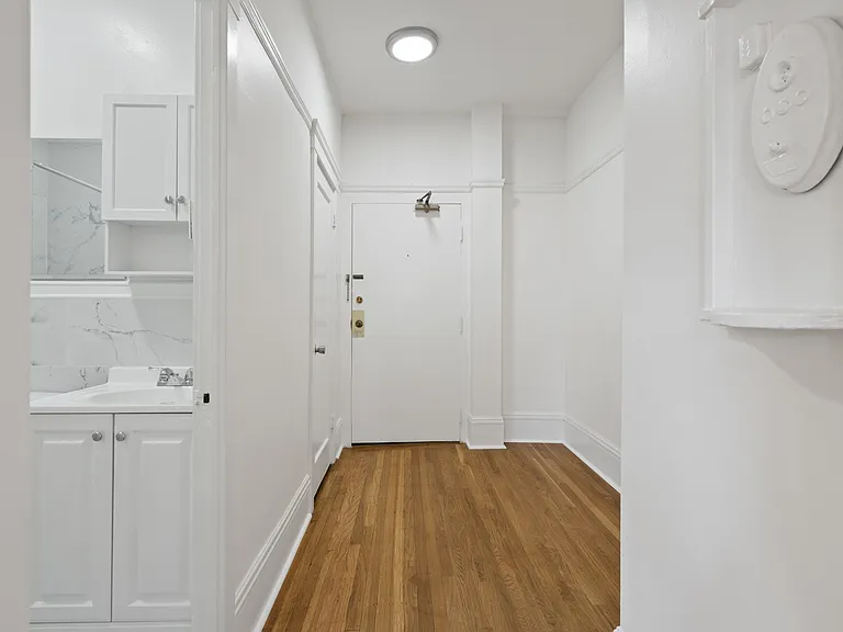 The Langham Apartments — Photo 12