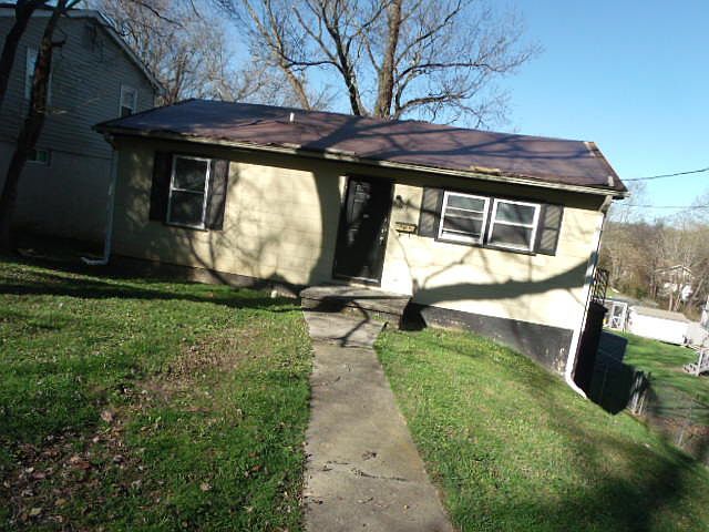 1st image of 3927 SE Lilac Ave