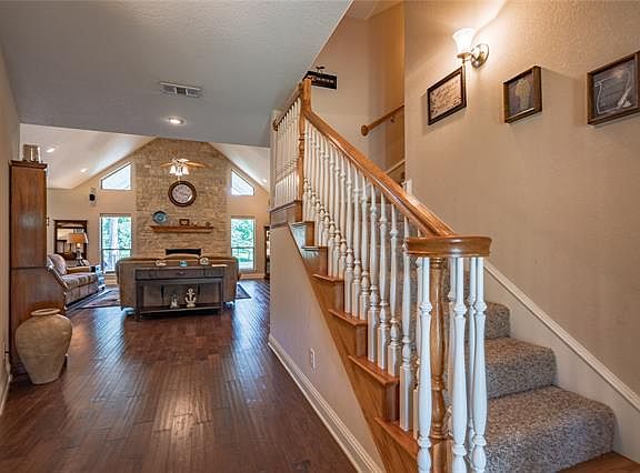 2nd image of 136 Hideaway Cir