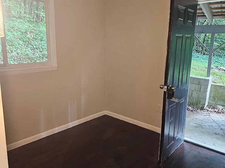 772 Zurich Cir — Photo 8