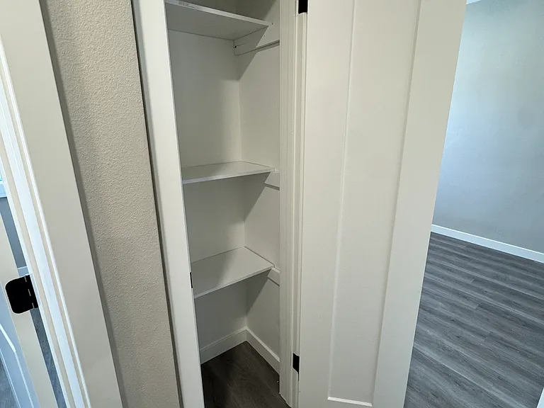 762 E Hillcrest Dr — Photo 17